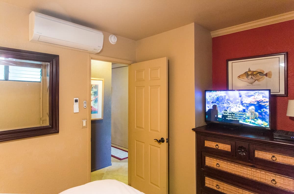 Condo in Kailua-Kona · ★4.99 · 1 bedroom · 2 beds · 1 bath - Photo 4