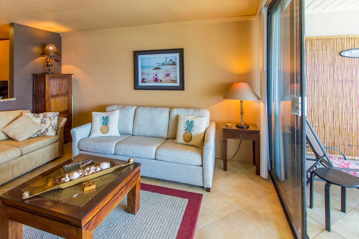 Condo in Kailua-Kona · ★4.99 · 1 bedroom · 2 beds · 1 bath - Photo 2