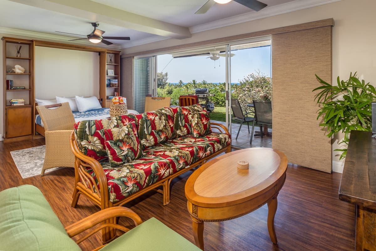 Condo in Kailua-Kona · ★4.93 · 1 bedroom · 2 beds · 2 baths - Photo 4