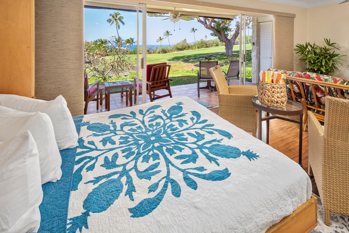Condo in Kailua-Kona · ★4.93 · 1 bedroom · 2 beds · 2 baths - Photo 2