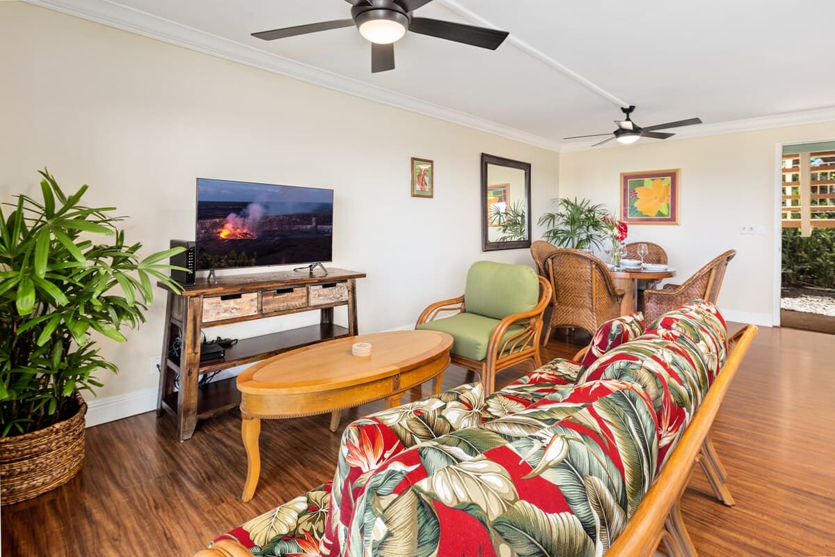 Condo in Kailua-Kona · ★4.93 · 1 bedroom · 2 beds · 2 baths - Photo 5