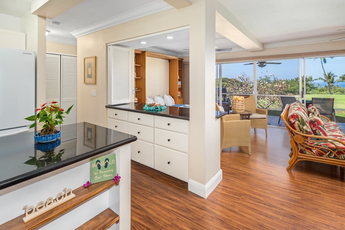 Condo in Kailua-Kona · ★4.93 · 1 bedroom · 2 beds · 2 baths - Photo 3