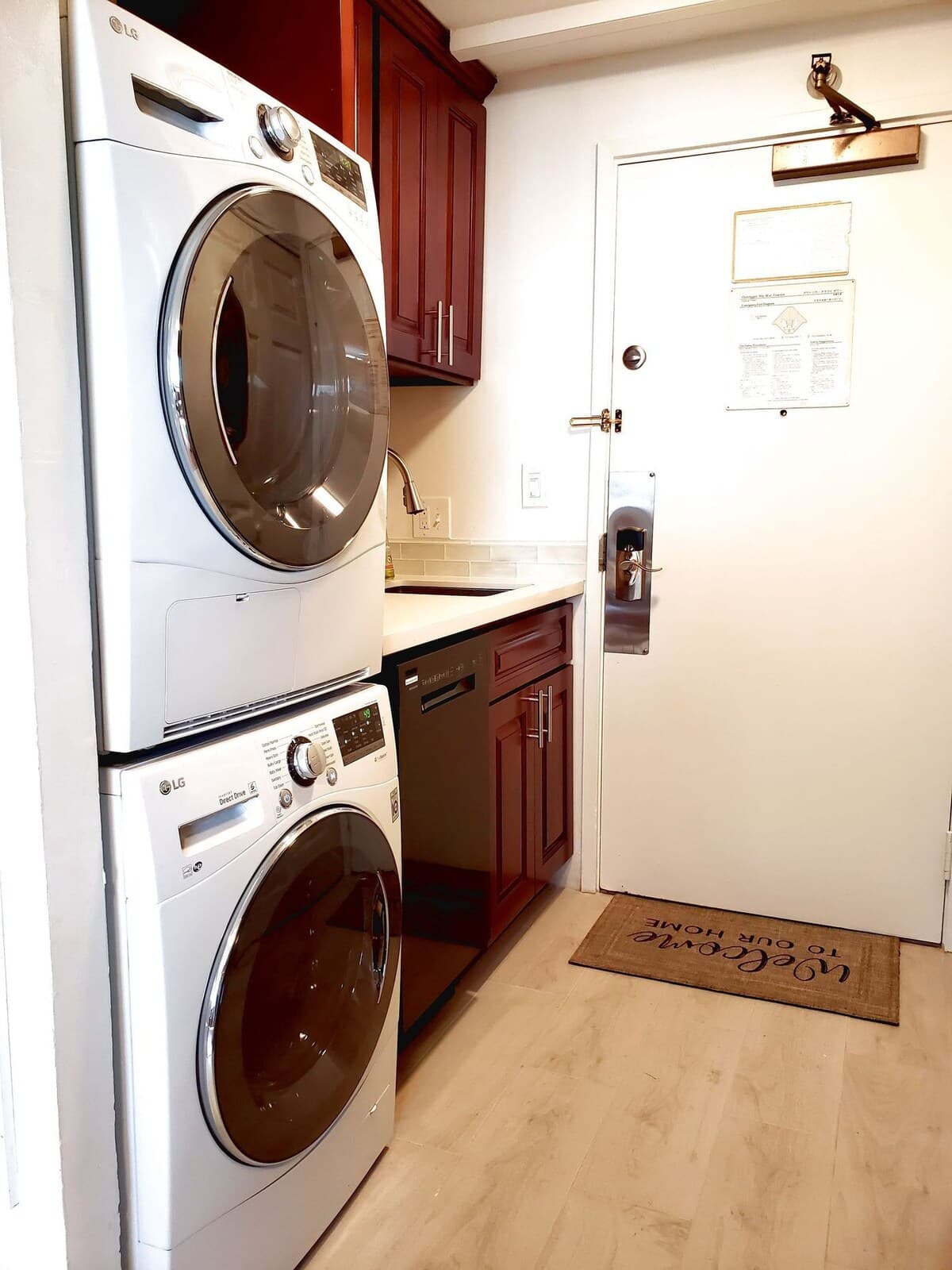 Condo in Honolulu · ★4.82 · Studio · 2 beds · 1 private bath - Photo 4