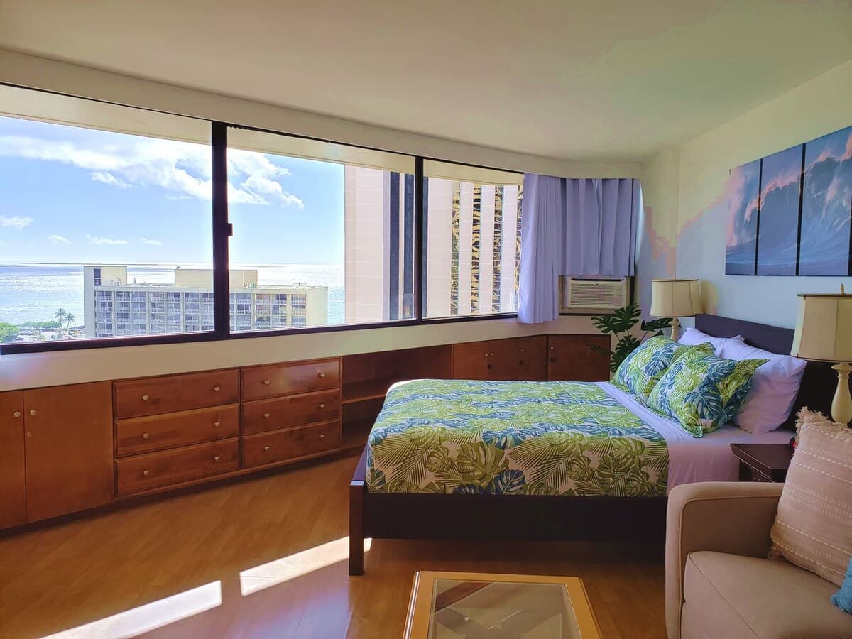 Condo in Honolulu · ★4.82 · Studio · 2 beds · 1 private bath - Photo 5