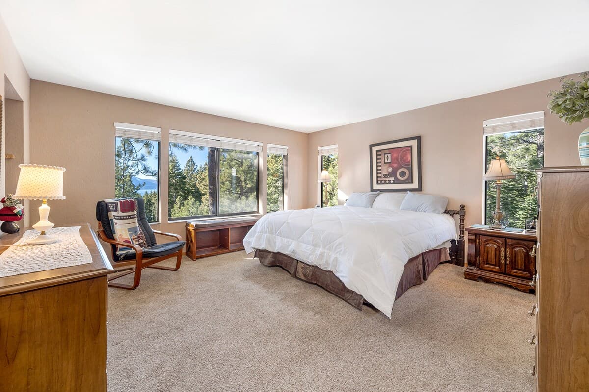 Home in Stateline · ★4.79 · 3 bedrooms · 5 beds · 2 private baths - Photo 2