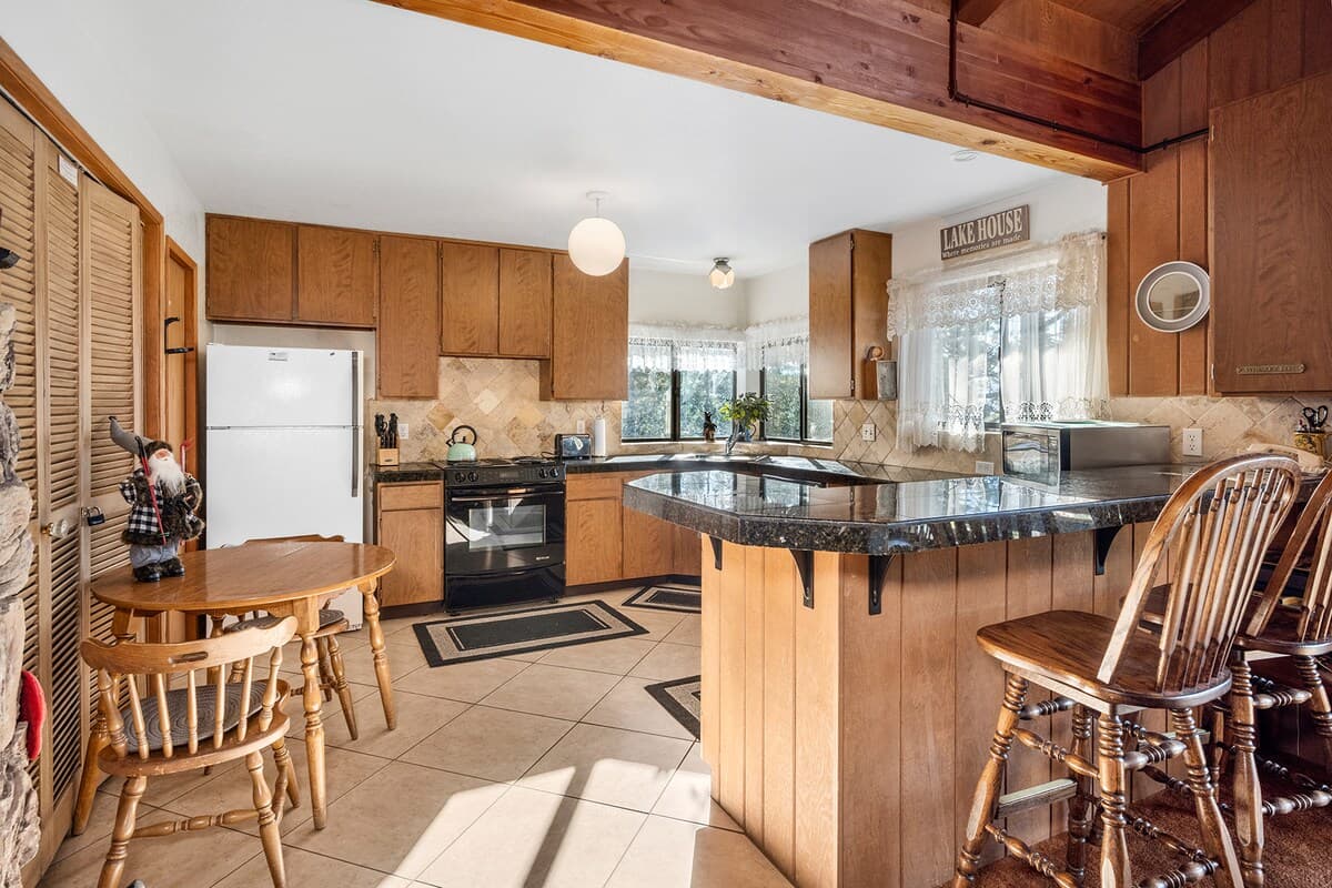 Home in Stateline · ★4.79 · 3 bedrooms · 5 beds · 2 private baths - Photo 3