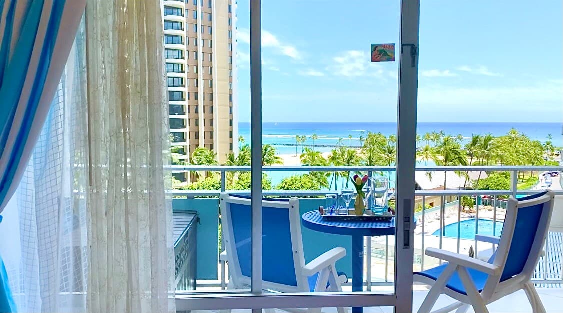 Condo in Honolulu · ★4.98 · 1 bedroom · 3 beds · 1 private bath - Photo 3