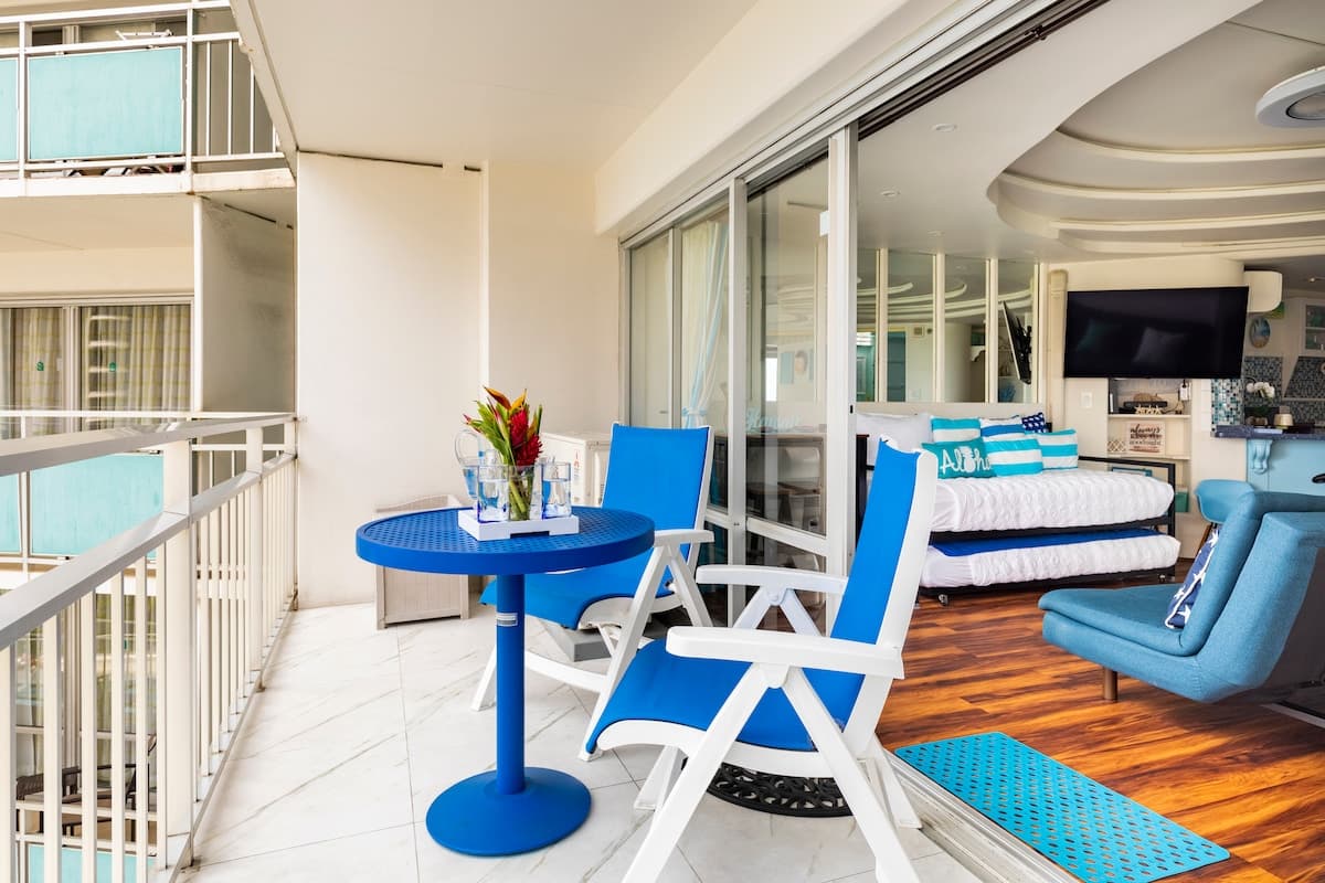 Condo in Honolulu · ★4.98 · 1 bedroom · 3 beds · 1 private bath - Photo 5