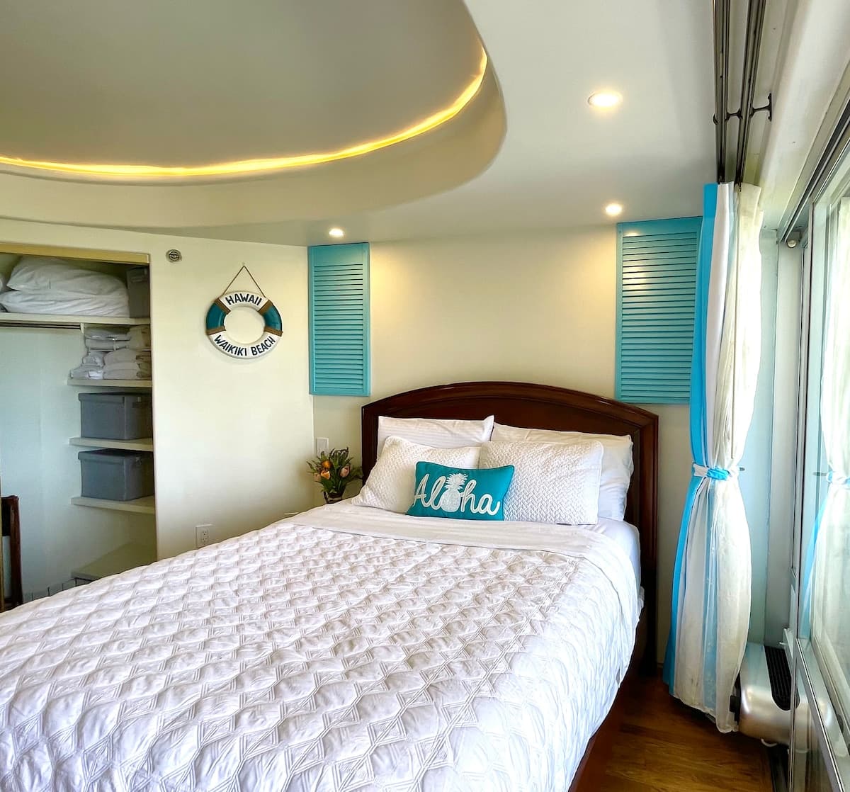 Condo in Honolulu · ★4.98 · 1 bedroom · 3 beds · 1 private bath - Photo 2