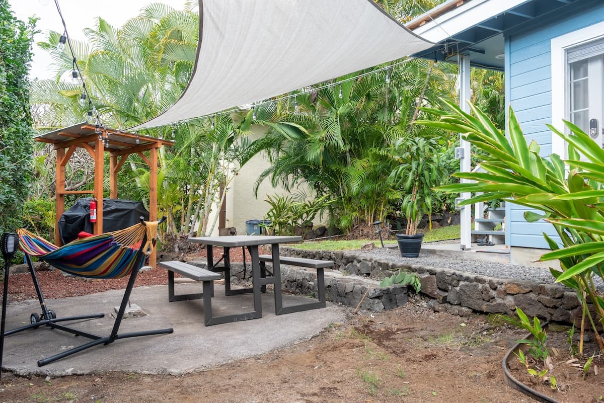 Guesthouse in Kailua-Kona · ★4.95 · 1 bedroom · 3 beds · 1 bath - Photo 1