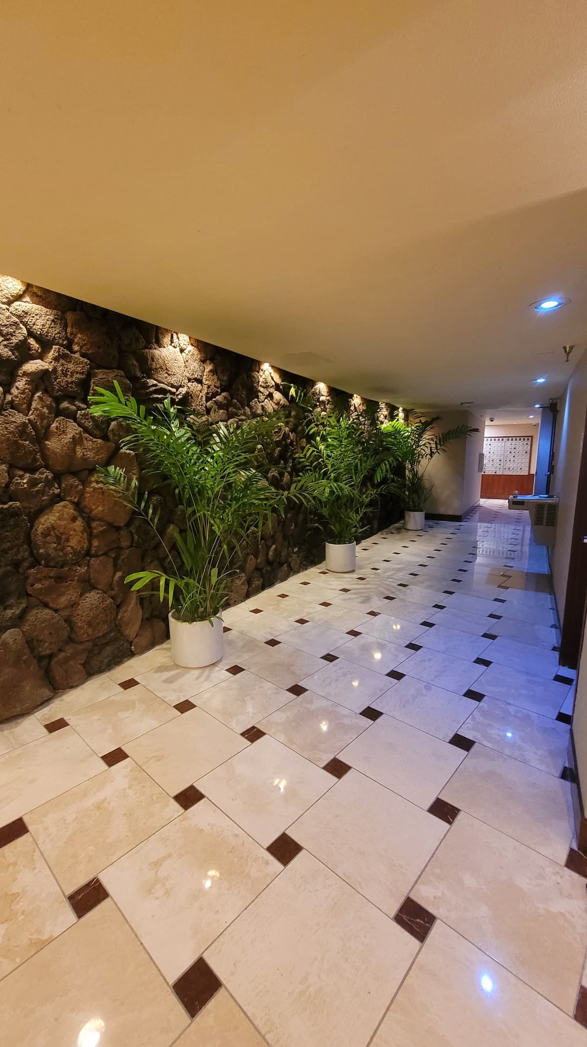 Condo in Honolulu · ★4.89 · Studio · 1 bed · 1 private bath - Photo 5