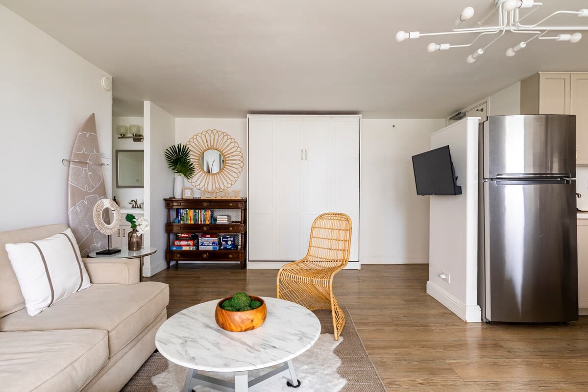 Condo in Honolulu · ★4.77 · 1 bedroom · 2 beds · 1 private bath - Photo 4