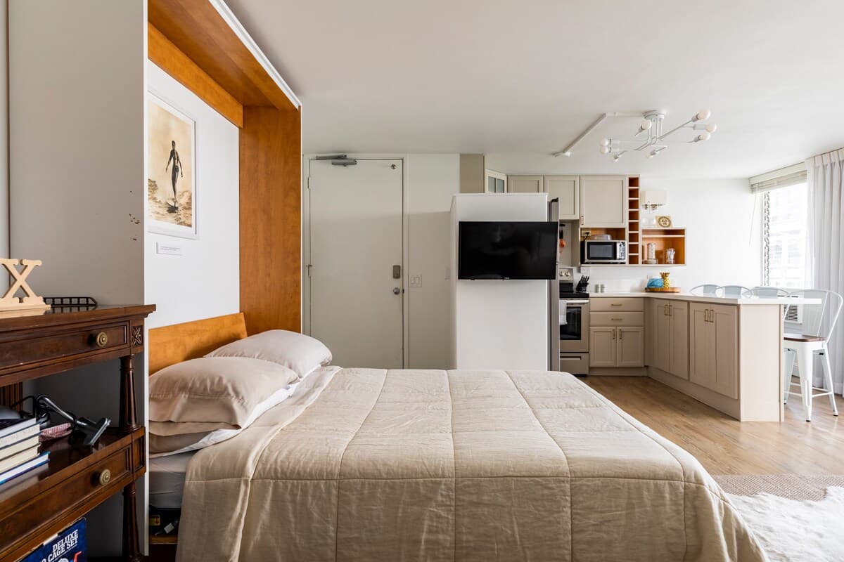 Condo in Honolulu · ★4.77 · 1 bedroom · 2 beds · 1 private bath - Photo 3