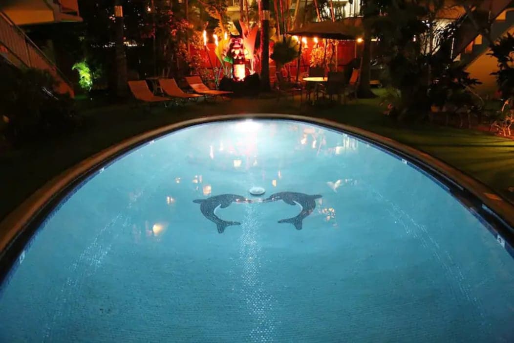 Condo in Honolulu · ★4.43 · 1 bedroom · 3 beds · 1 shared bath - Photo 5