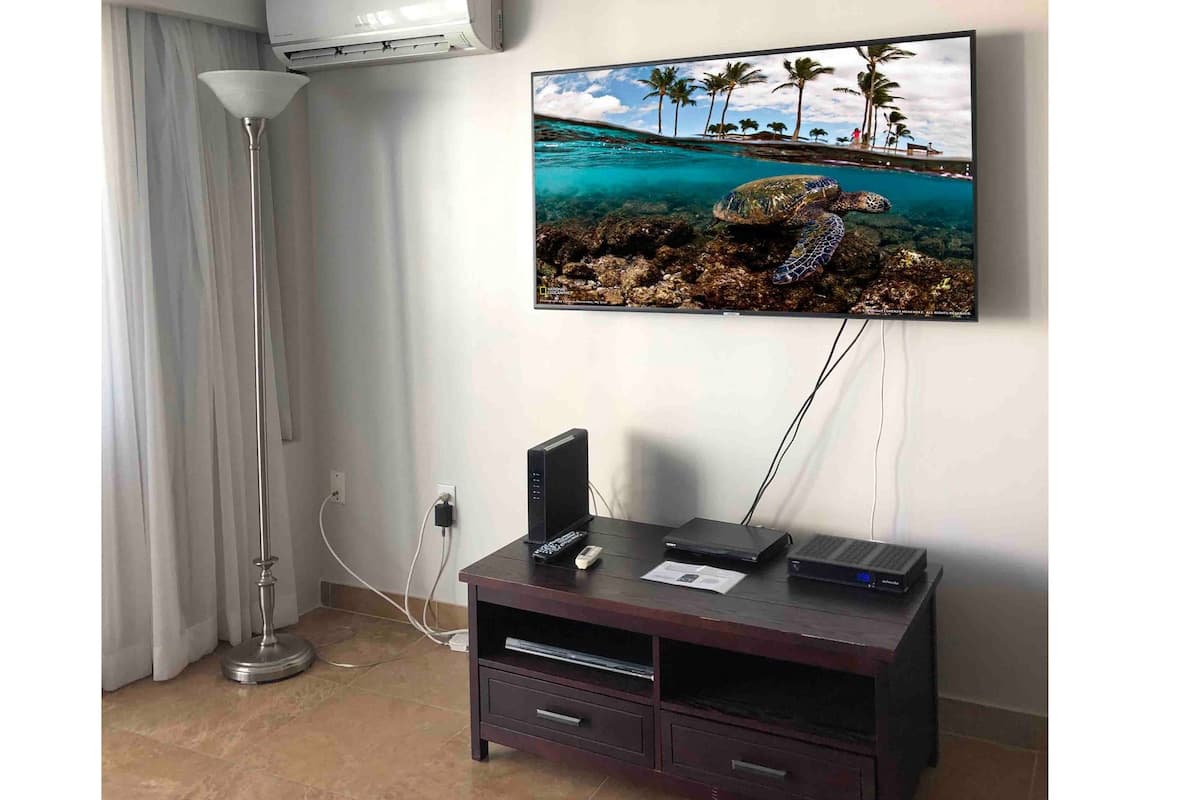 Condo in Honolulu · ★4.9 · 1 bedroom · 3 beds · 1 private bath - Photo 1
