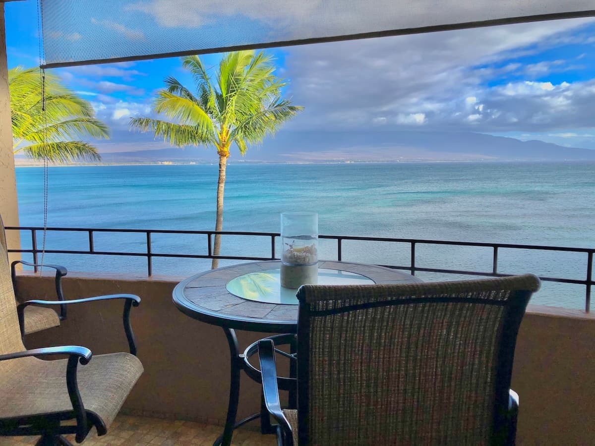 Condo in Maalaea · ★4.97 · 1 bedroom · 2 beds · 1 bath - Photo 1