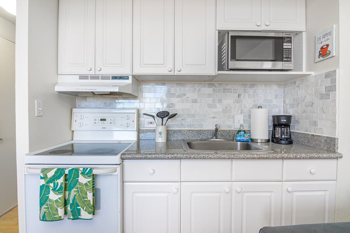 2B/2B/37th fl Amazing Ocean view condo w/kitchen - Photo 4