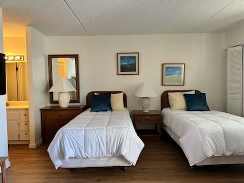 Condo in Honolulu · ★4.58 · 1 bedroom · 3 beds · 1 private bath - Photo 1