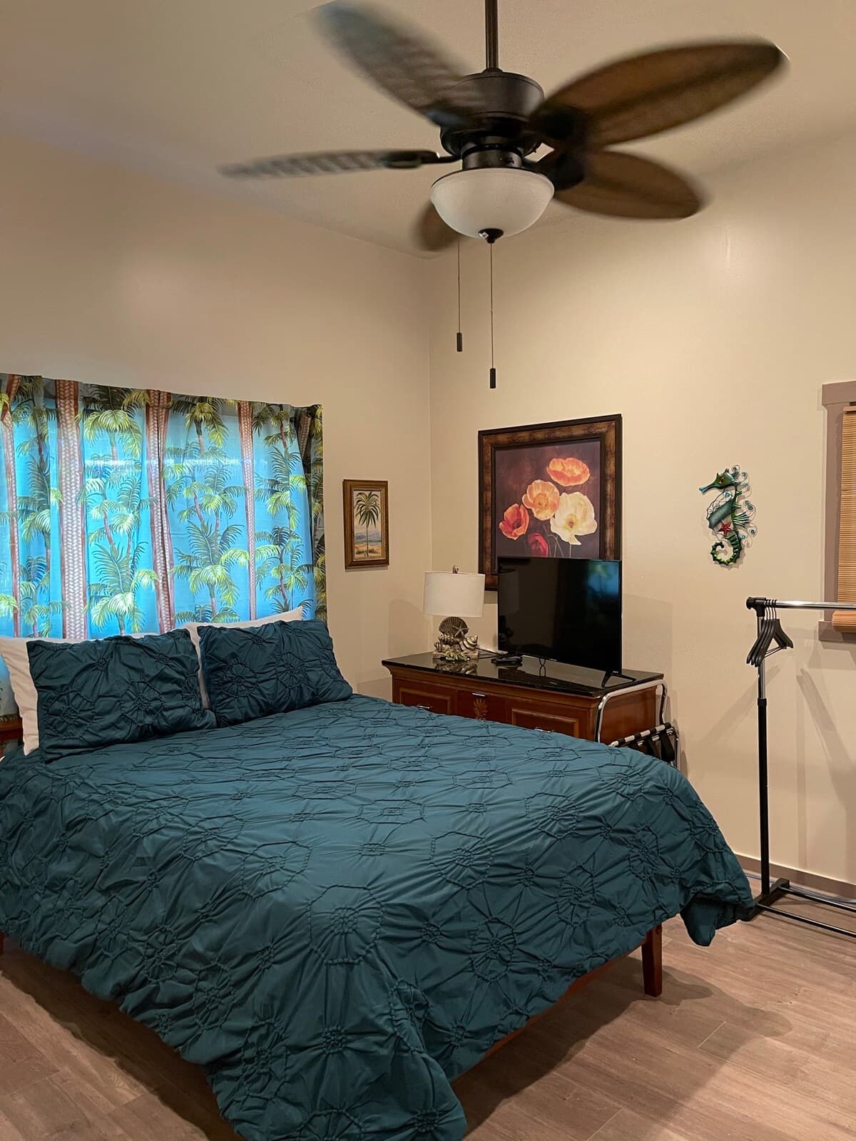 Condo in Hilo · ★4.94 · 1 bedroom · 2 beds · 1 private bath - Photo 5