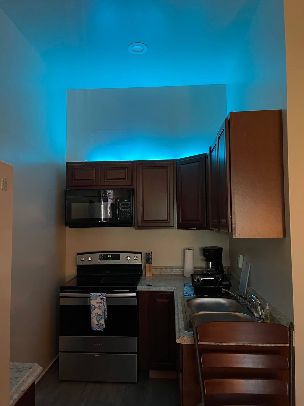Condo in Hilo · ★4.94 · 1 bedroom · 2 beds · 1 private bath - Photo 1
