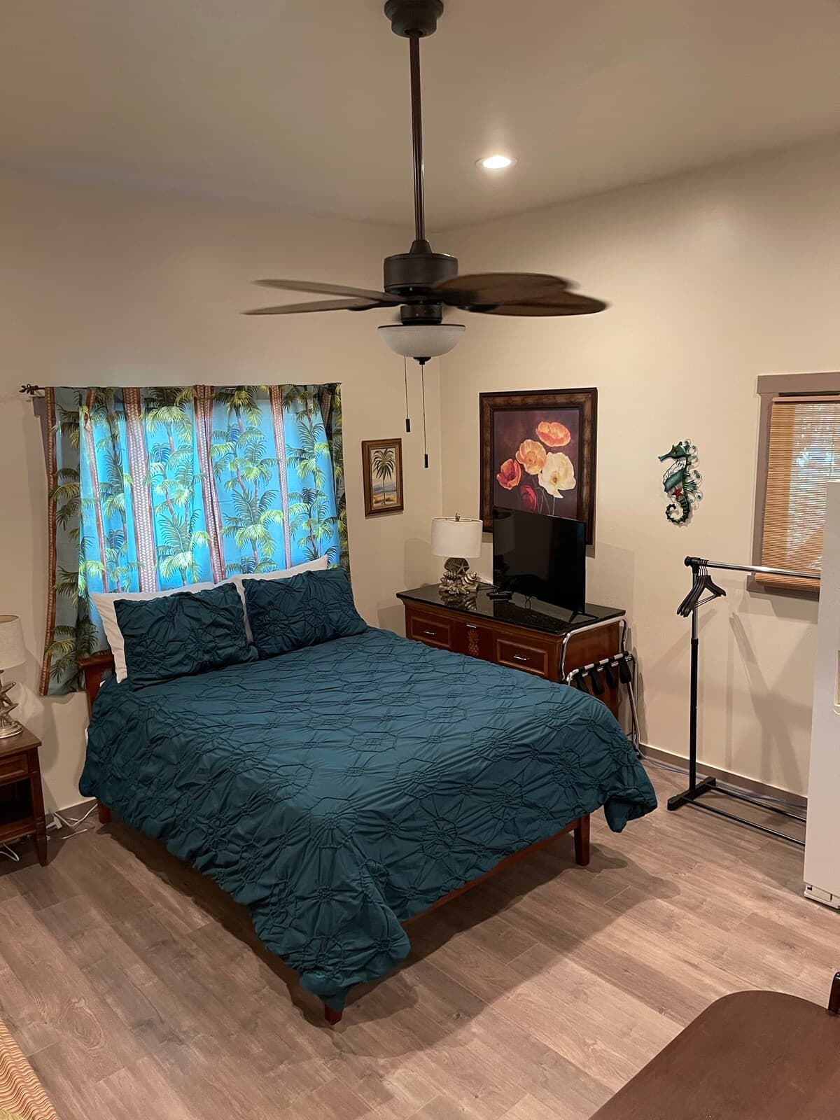 Condo in Hilo · ★4.94 · 1 bedroom · 2 beds · 1 private bath - Photo 4