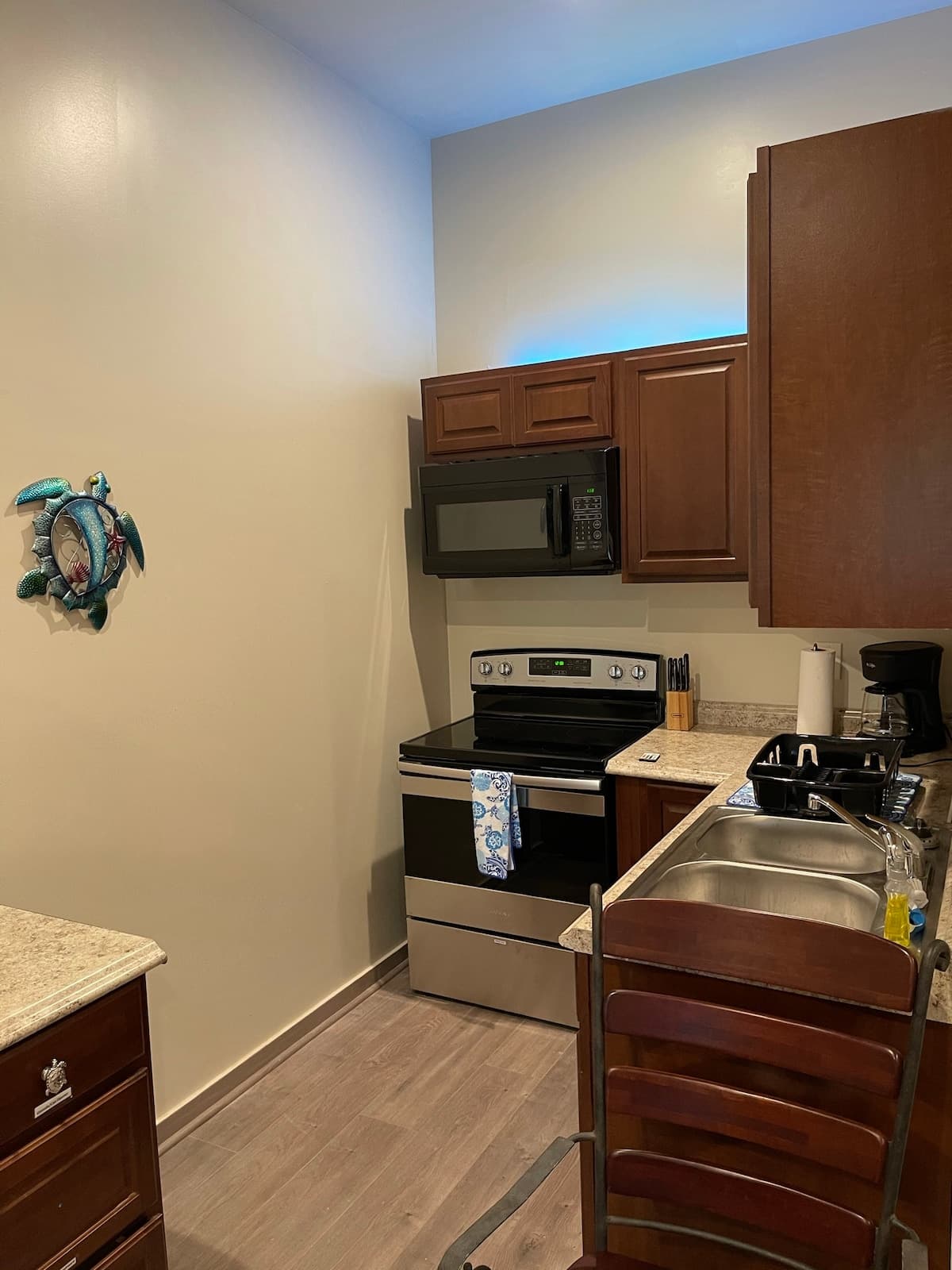 Condo in Hilo · ★4.94 · 1 bedroom · 2 beds · 1 private bath - Photo 2