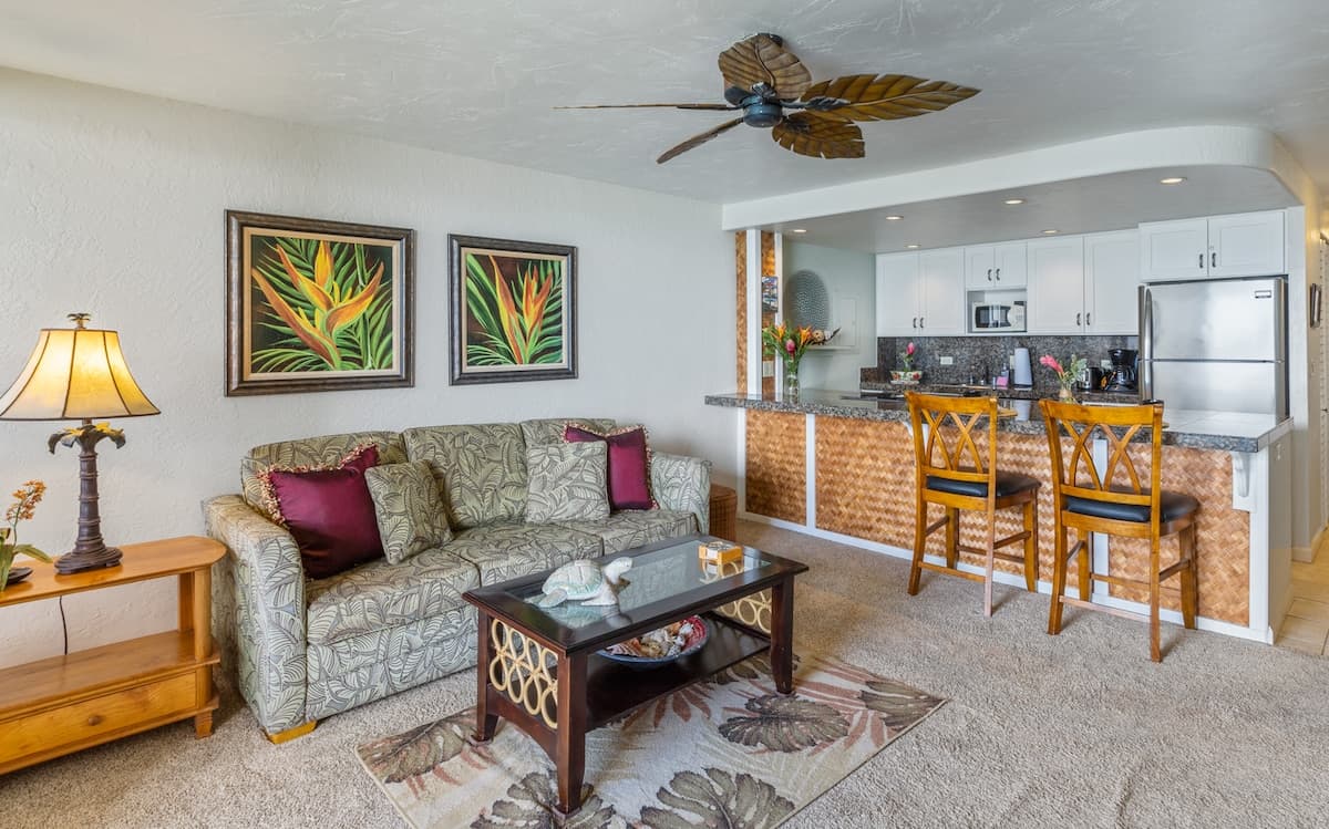 Condo in Lahaina · ★4.89 · 1 bedroom · 2 beds · 1 bath - Photo 4