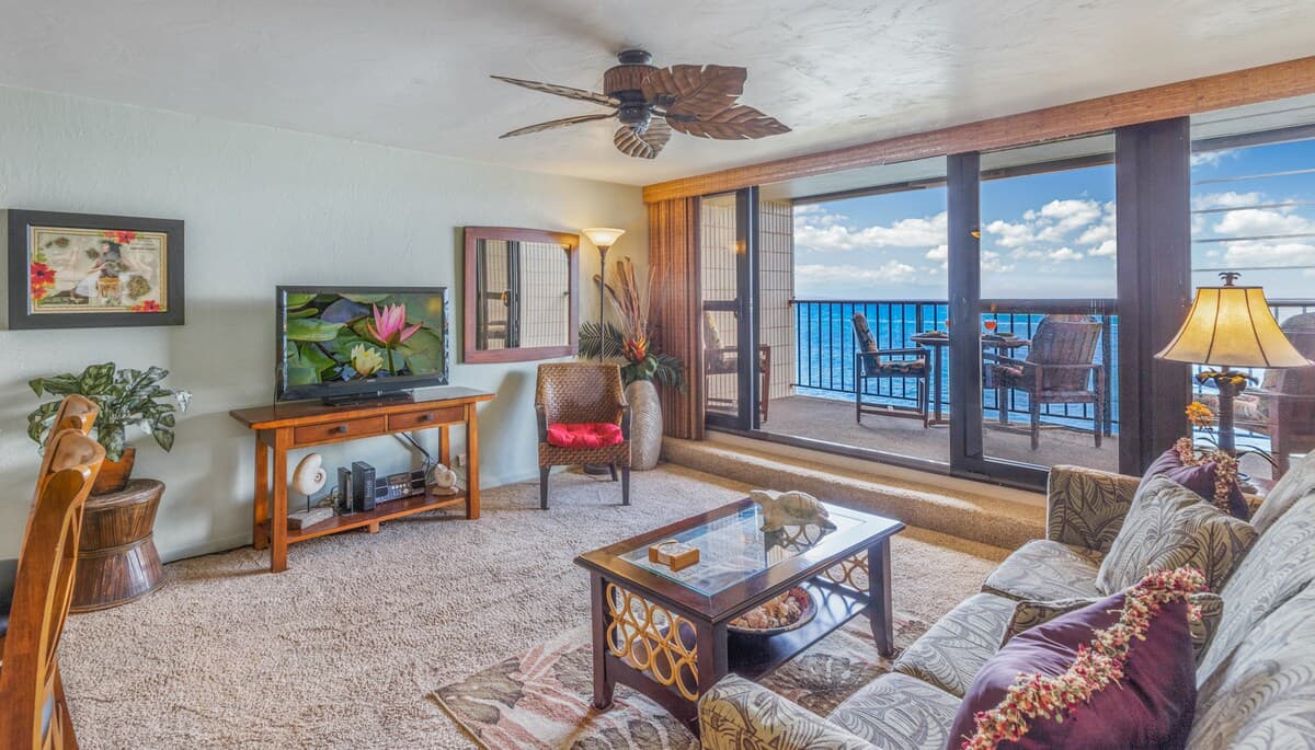 Condo in Lahaina · ★4.89 · 1 bedroom · 2 beds · 1 bath - Photo 3