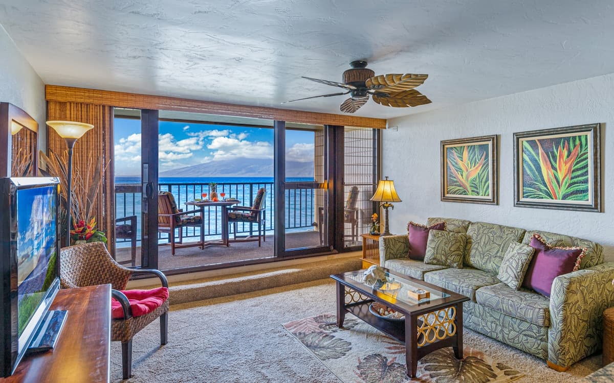 Condo in Lahaina · ★4.89 · 1 bedroom · 2 beds · 1 bath - Photo 1