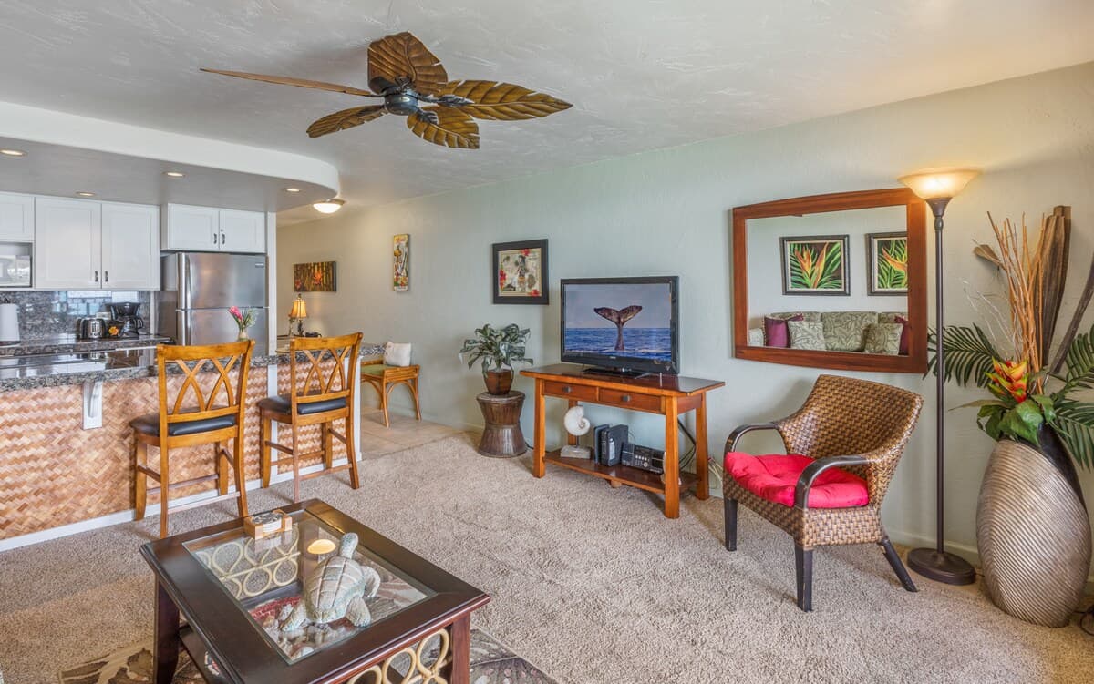 Condo in Lahaina · ★4.89 · 1 bedroom · 2 beds · 1 bath - Photo 2