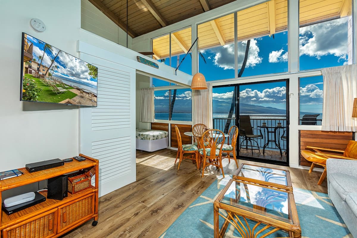 Condo in Wailuku · ★4.86 · 2 bedrooms · 4 beds · 2 private baths - Photo 2