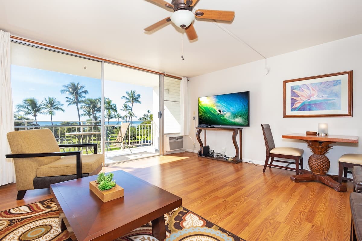 Condo in Kihei · ★4.88 · 1 bedroom · 2 beds · 1 private bath - Photo 2