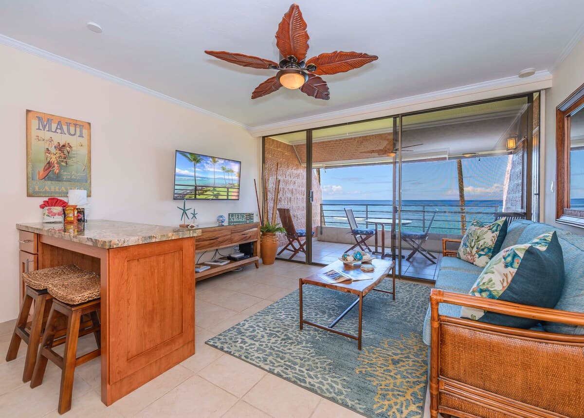 Condo in Lahaina · ★4.89 · 1 bedroom · 3 beds · 1 bath - Photo 4