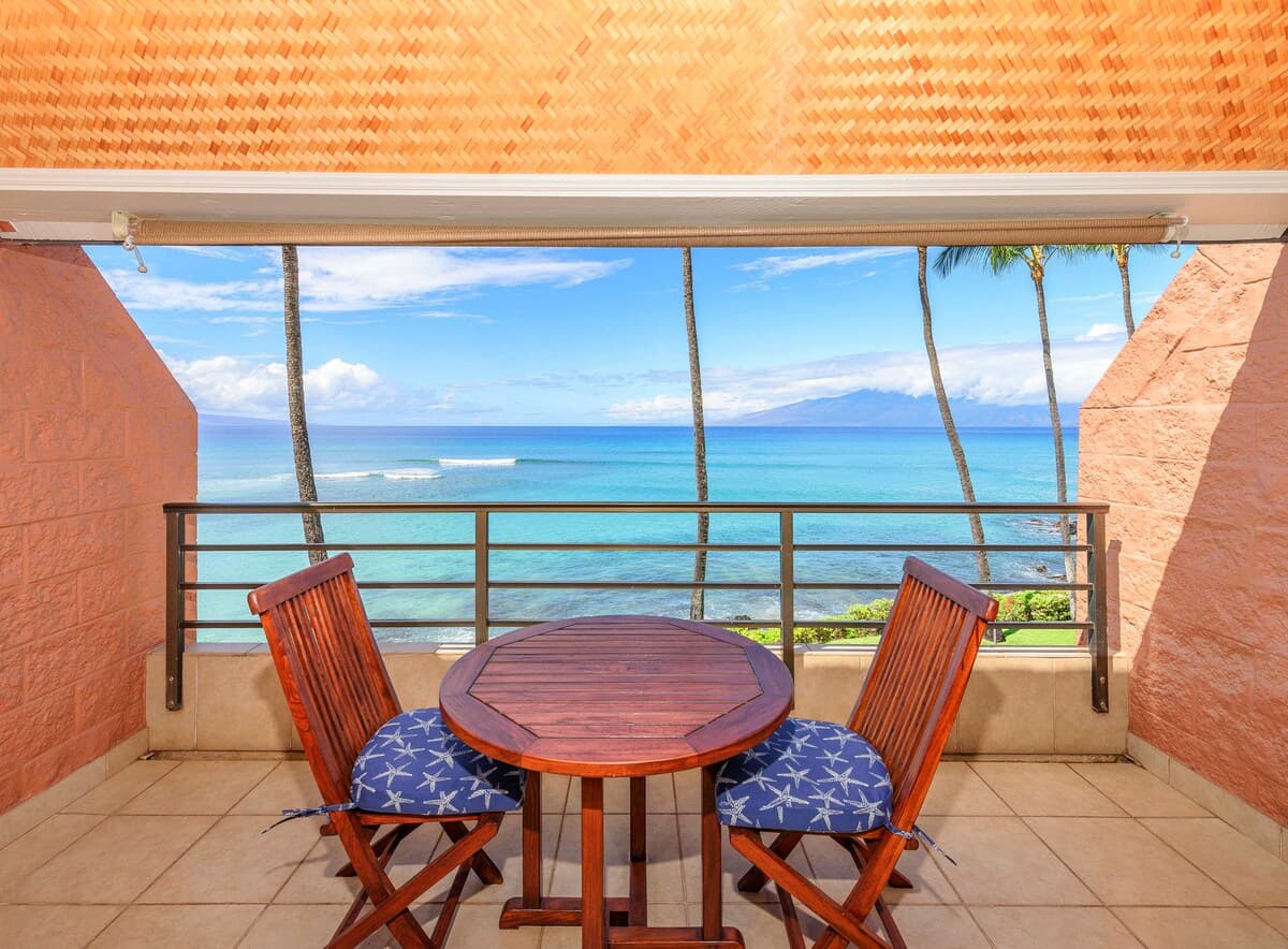 Condo in Lahaina · ★4.89 · 1 bedroom · 3 beds · 1 bath - Photo 1