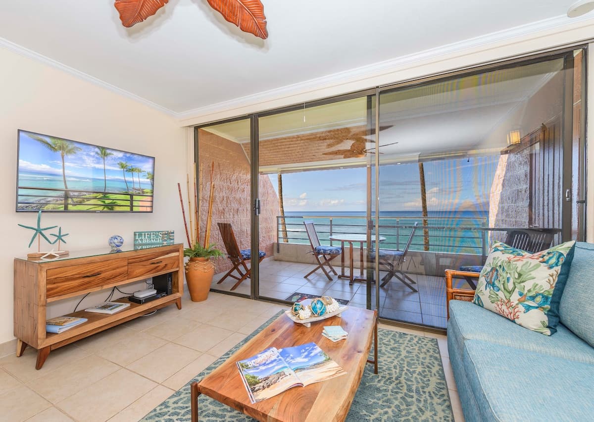Condo in Lahaina · ★4.89 · 1 bedroom · 3 beds · 1 bath - Photo 3