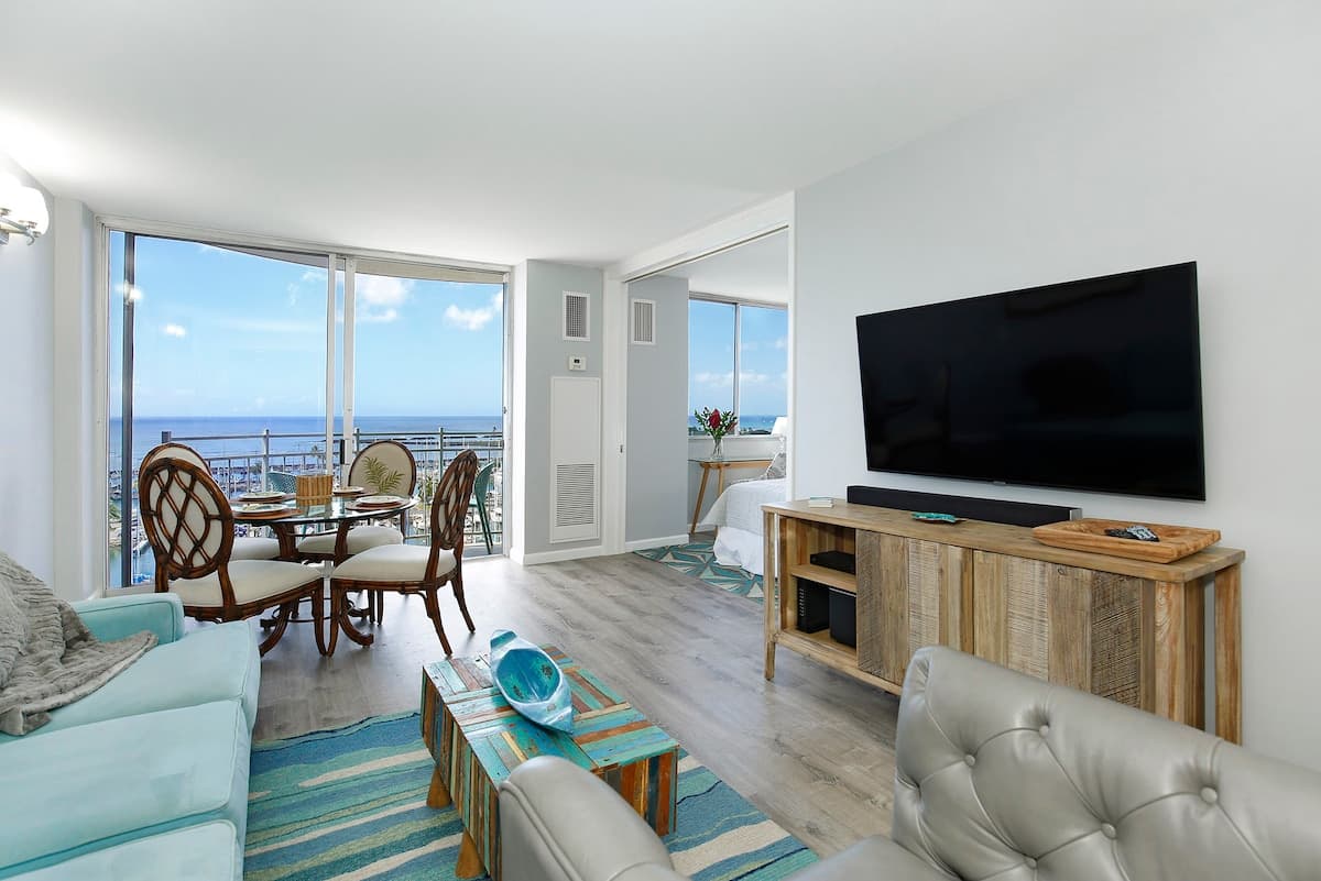 Condo in Honolulu · ★4.92 · 1 bedroom · 2 beds · 1 private bath - Photo 1