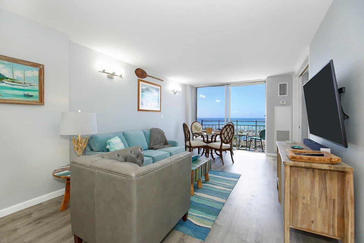 Condo in Honolulu · ★4.92 · 1 bedroom · 2 beds · 1 private bath - Photo 5