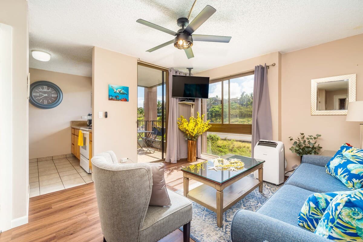 Condo in Lahaina · ★4.63 · 1 bedroom · 2 beds · 1 bath - Photo 2