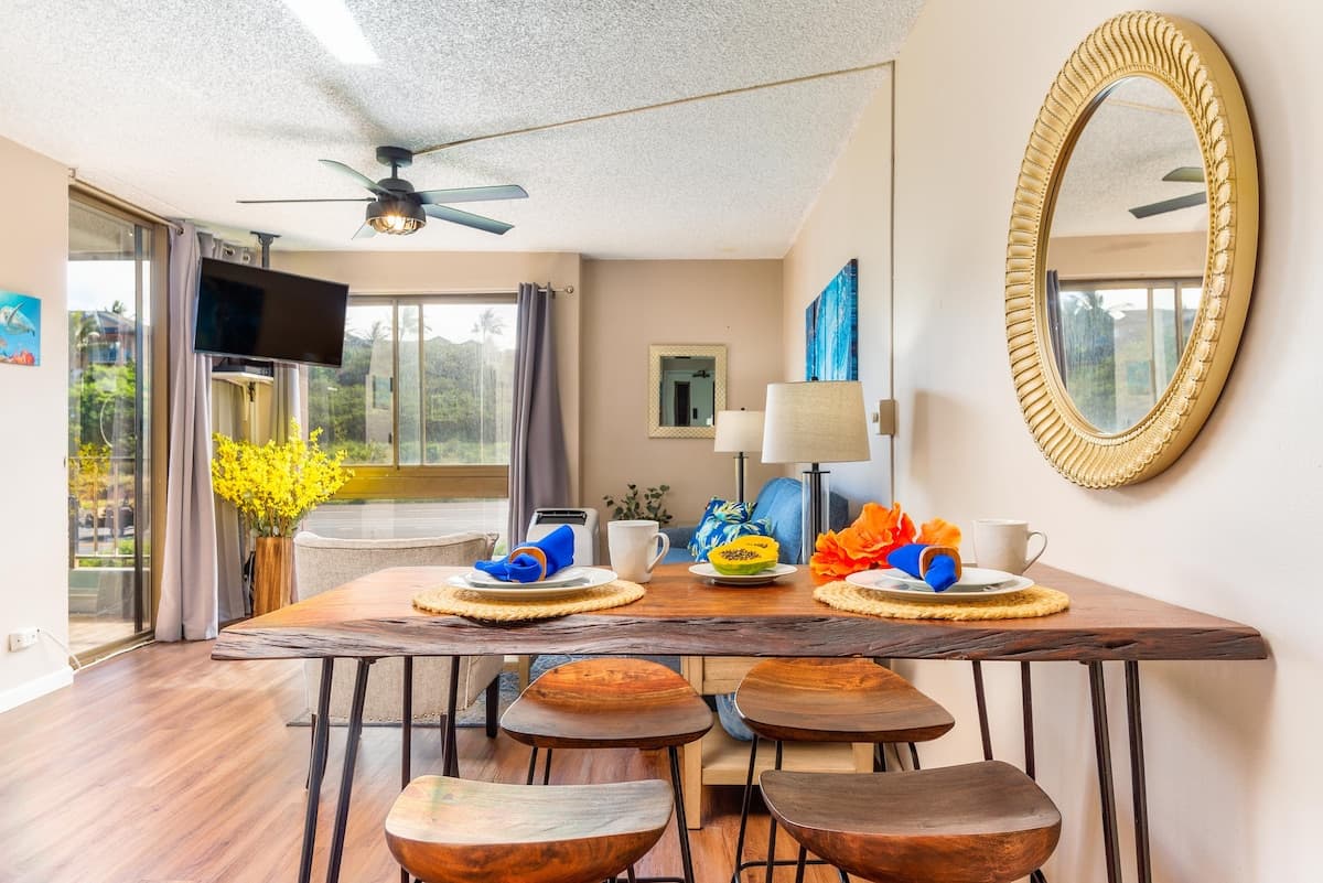 Condo in Lahaina · ★4.63 · 1 bedroom · 2 beds · 1 bath - Photo 1