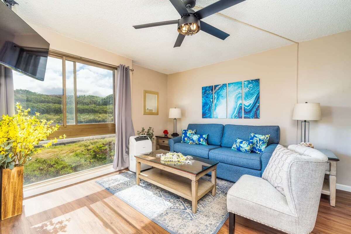 Condo in Lahaina · ★4.63 · 1 bedroom · 2 beds · 1 bath - Photo 4