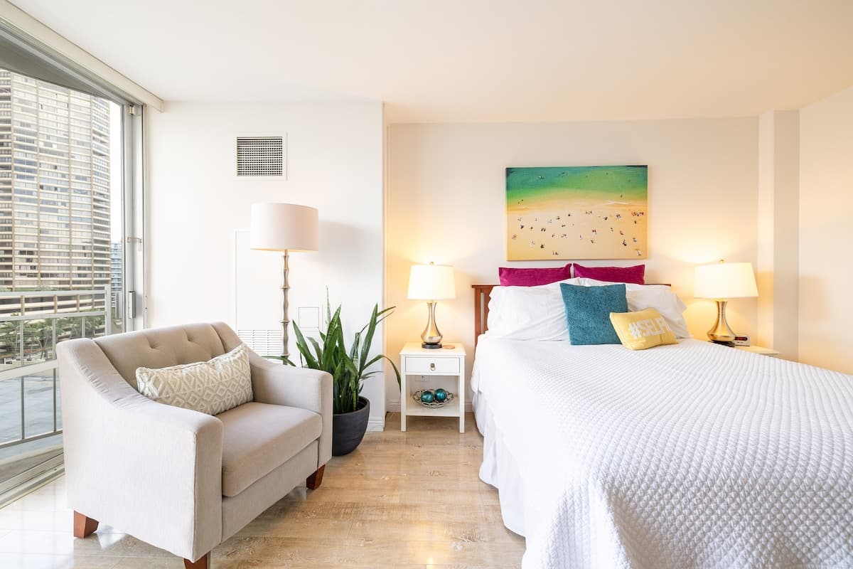 Condo in Honolulu · ★4.79 · Studio · 1 bed · 1 private bath - Photo 2