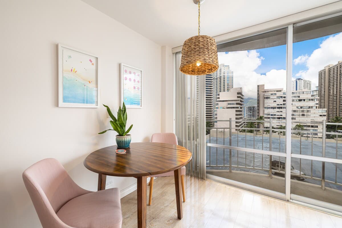 Condo in Honolulu · ★4.79 · Studio · 1 bed · 1 private bath - Photo 4