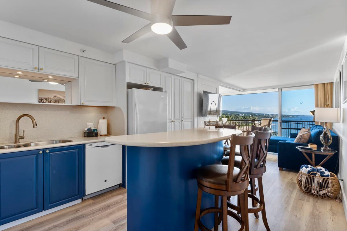 Condo in Kihei · ★4.96 · 2 bedrooms · 2 beds · 2 baths - Photo 5