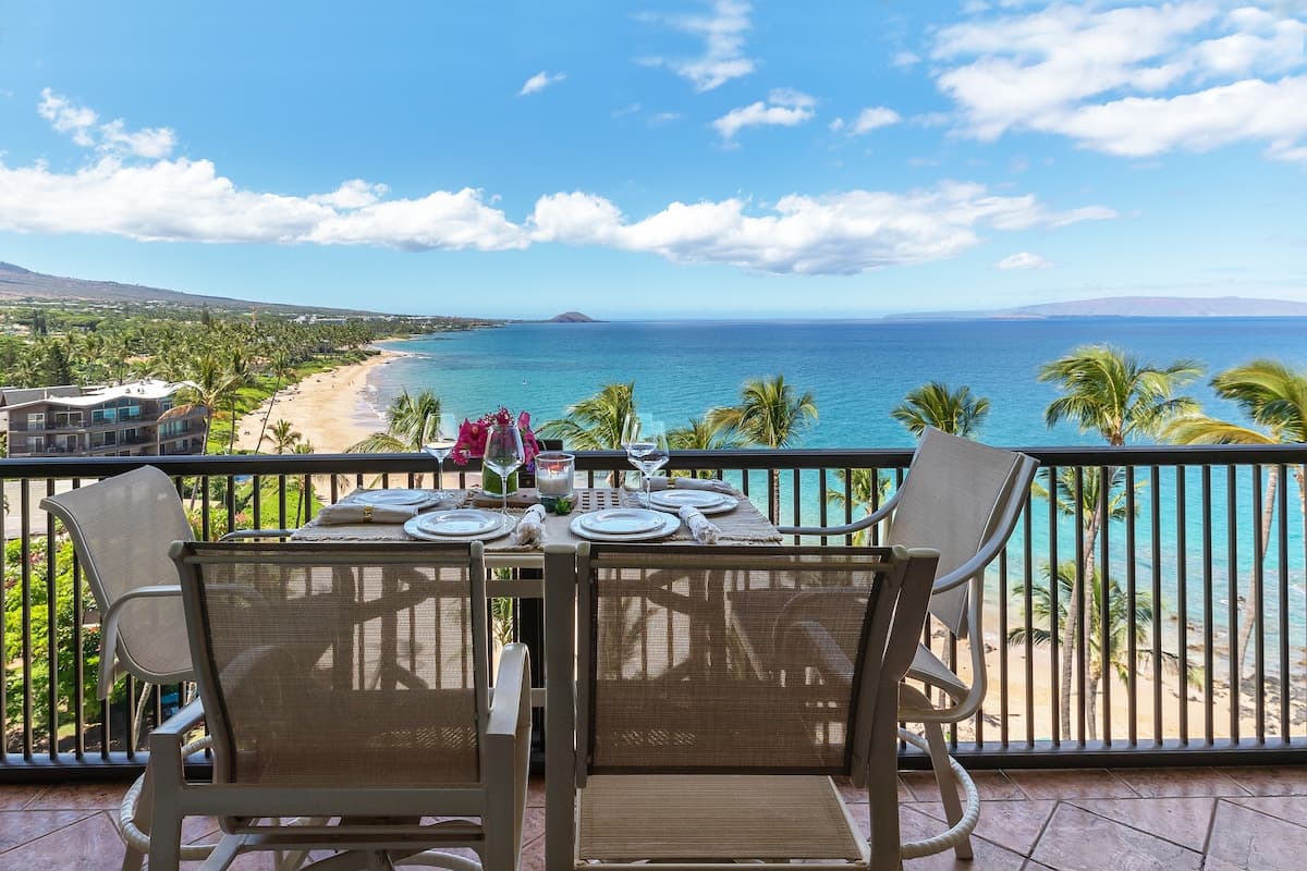 Condo in Kihei · ★4.96 · 2 bedrooms · 2 beds · 2 baths - Photo 4