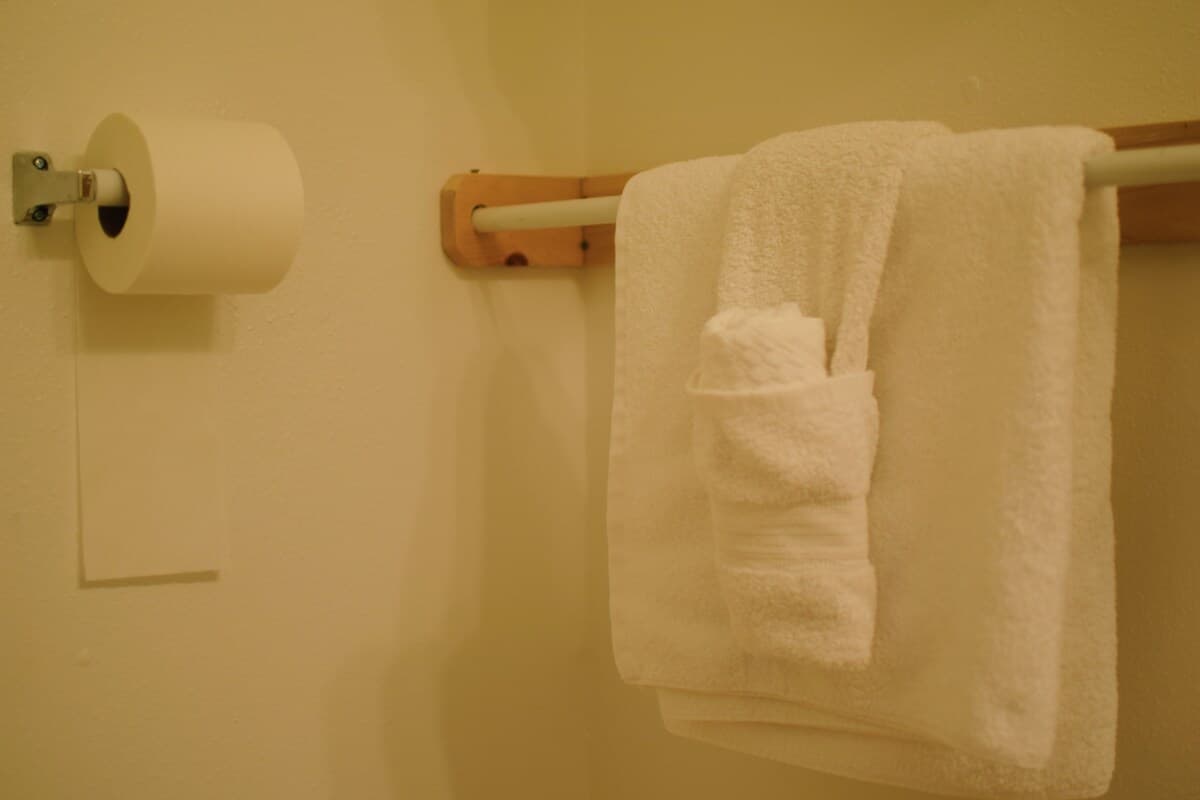 Rm #11 Private Room Queen & Single Bed Priv Bath - Photo 4