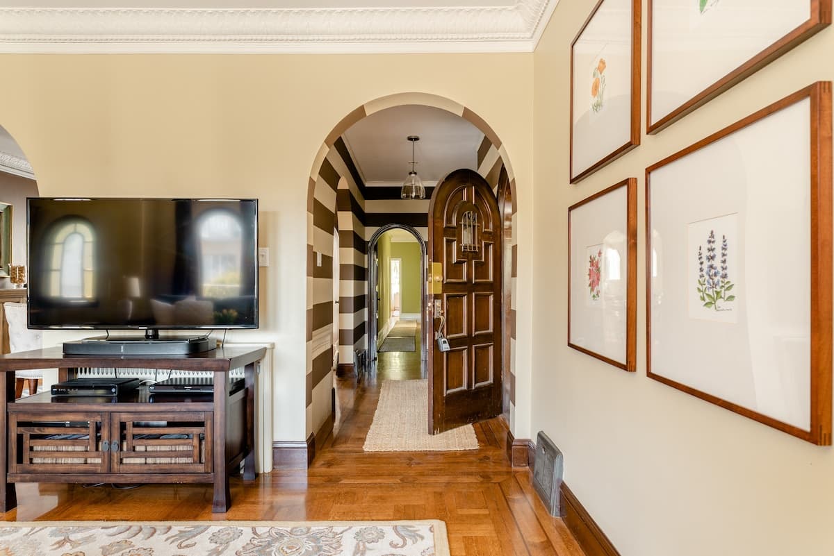 Cow Hollow Flat with Golden Gate View + Garden - Photo 2