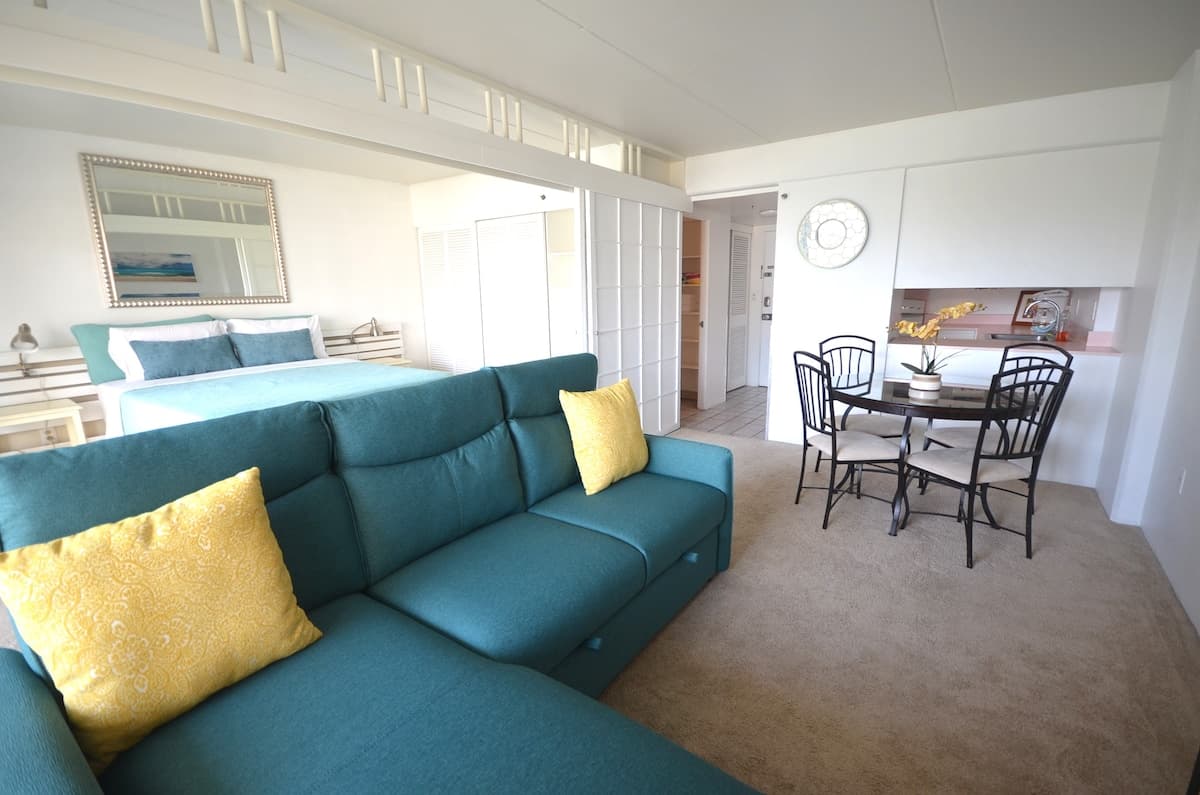 Condo in Honolulu · ★4.61 · 1 bedroom · 1 bed · 1 private bath - Photo 3