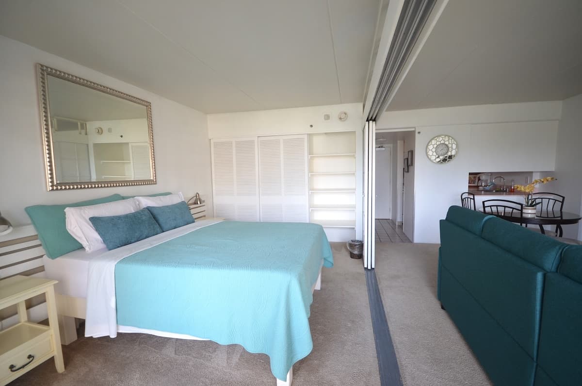 Condo in Honolulu · ★4.61 · 1 bedroom · 1 bed · 1 private bath - Photo 1