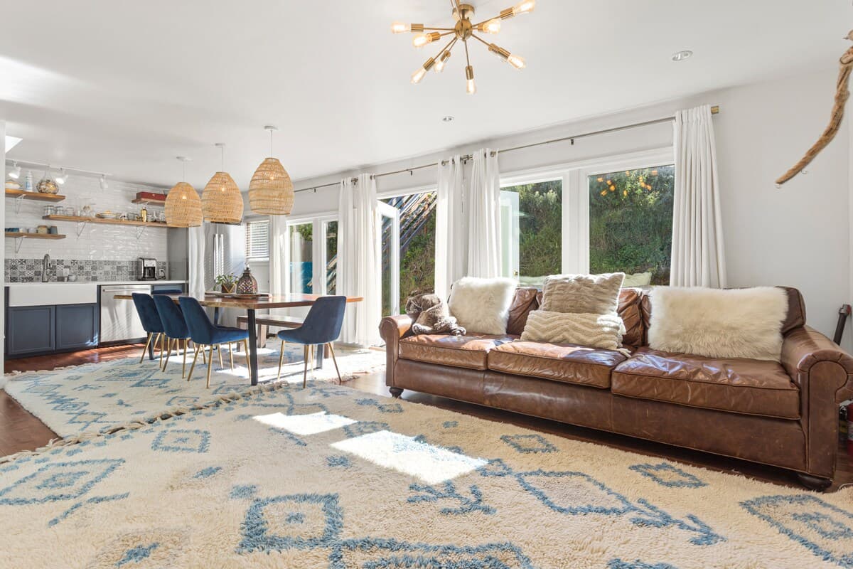 Celebrity-Designed Home with Skyline Views - Photo 5