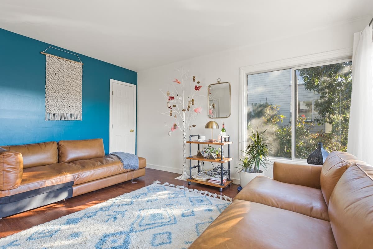 Celebrity-Designed Home with Skyline Views - Photo 3